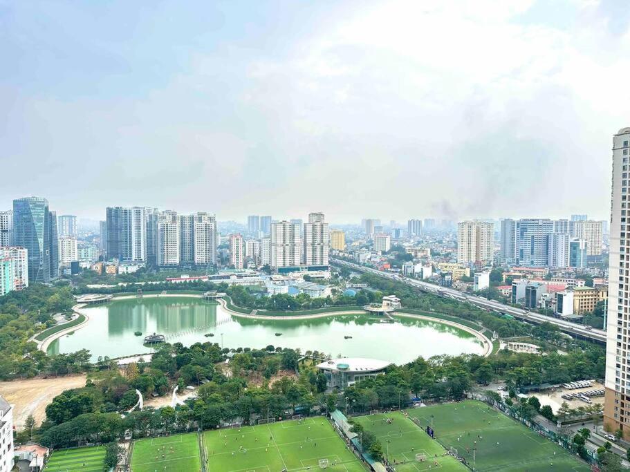 Spacious/3br/lakeview/highrise * Hanoi