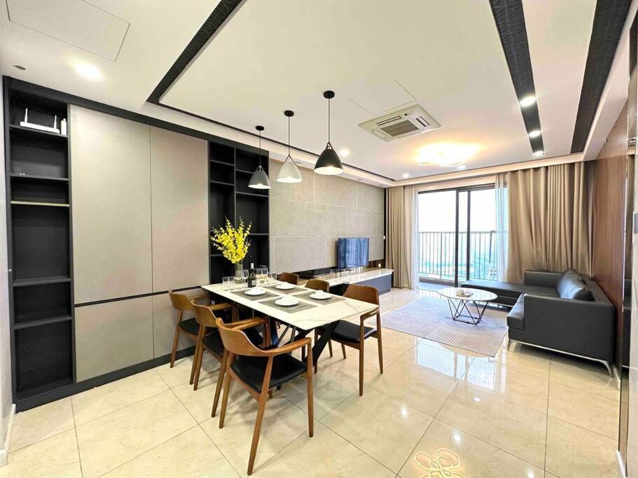 Apartment Spacious/3br/lakeview/highrise